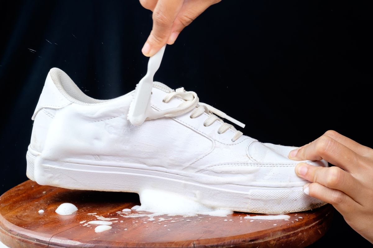 How to Clean White Tennis Shoes in a Washer and by Hand