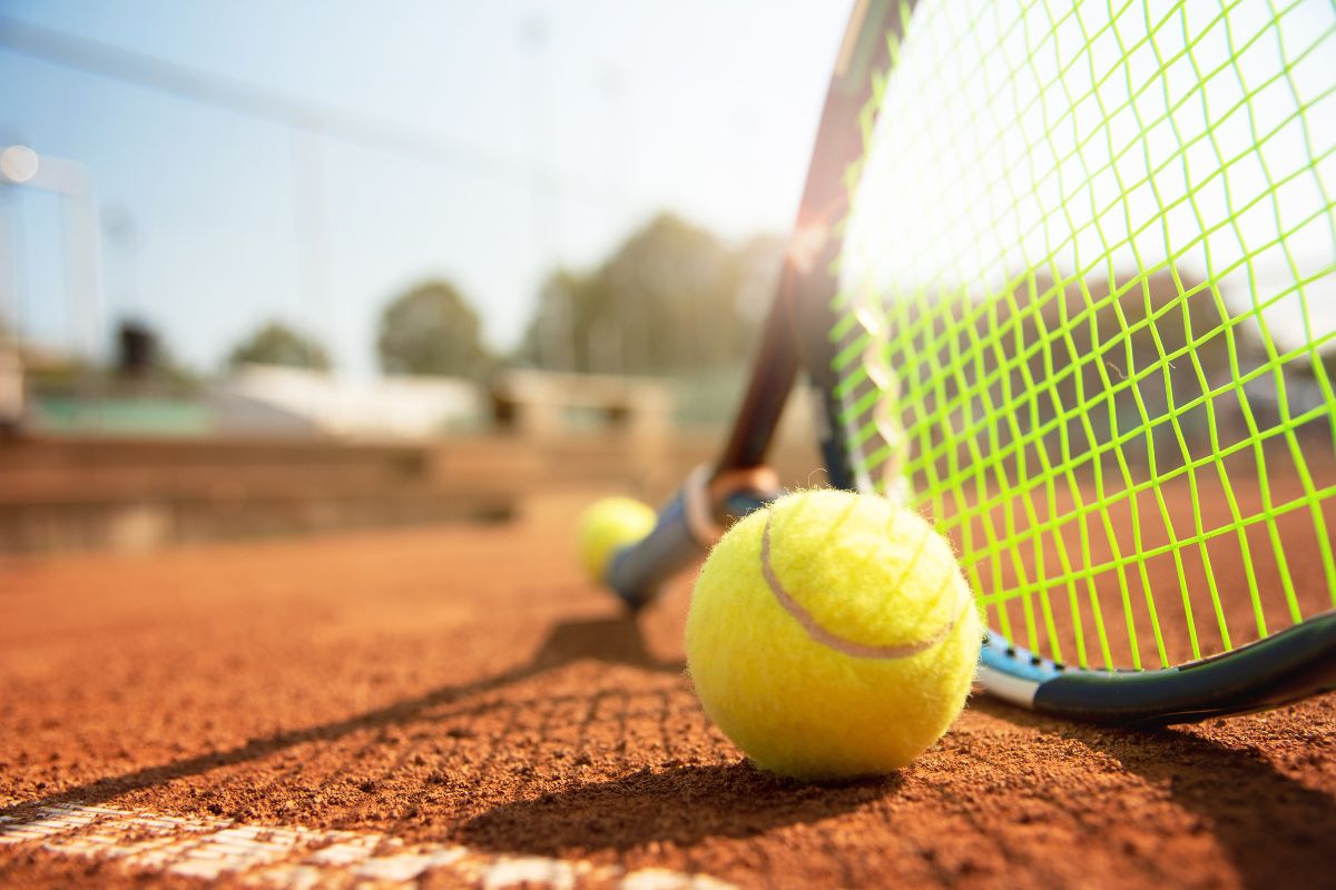 What Does AD Mean in Tennis: Tennis Terminology Explanation